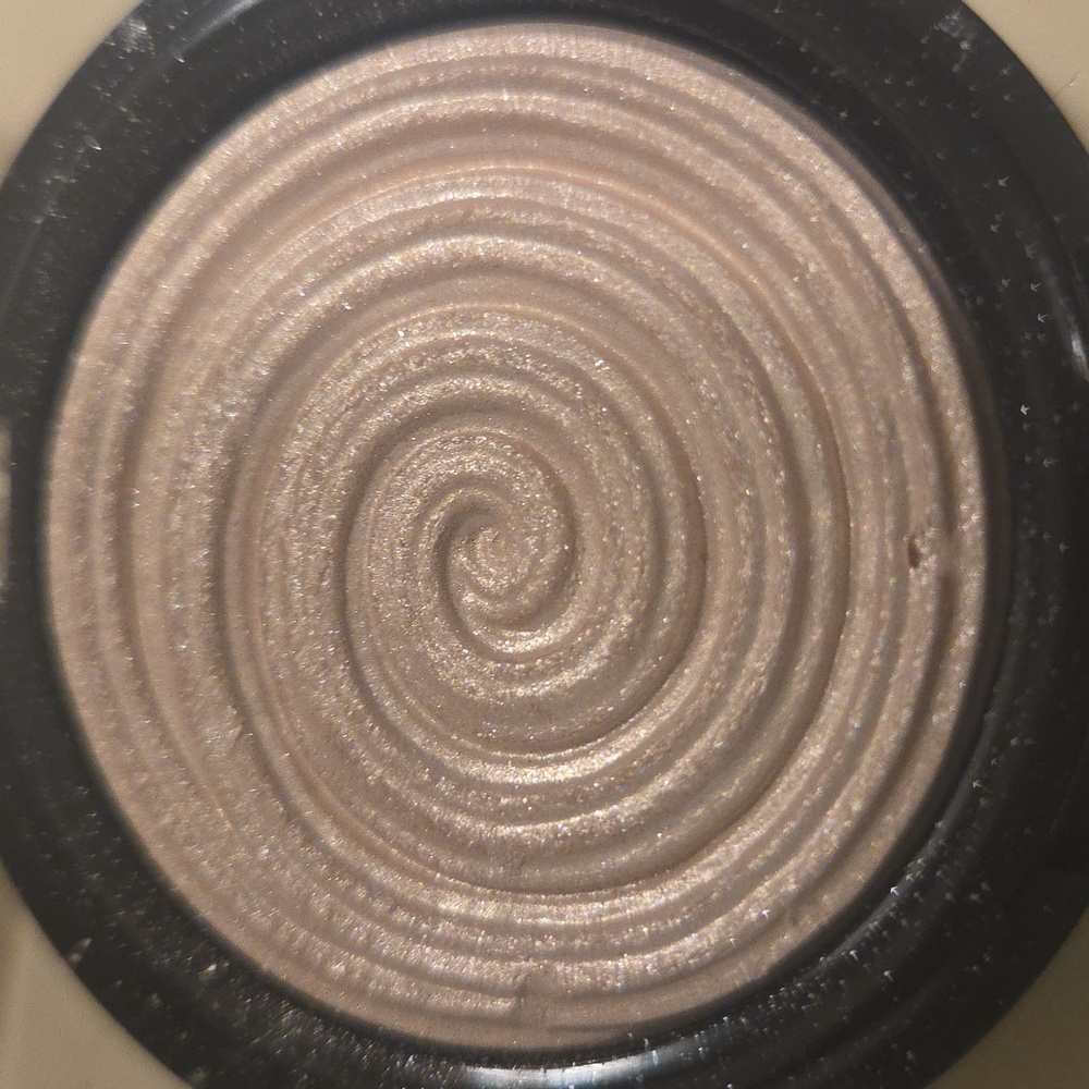 Laura Geller Fairy Dust illuminator, Brand New.